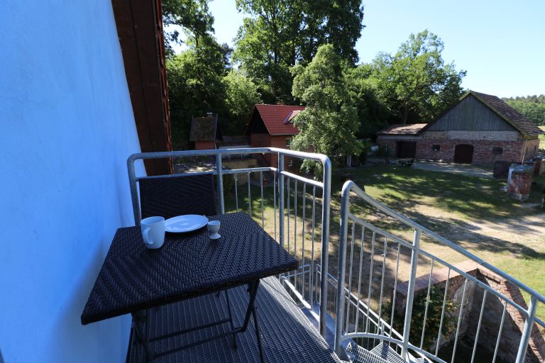Kleiner Balkon mit Seeblick