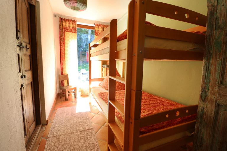 Kinderzimmer mit Doppelstockbett